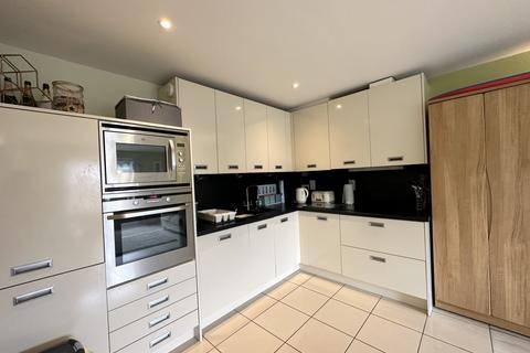 1 bedroom flat for sale, St. Brides Hill, Saundersfoot, Pembrokeshire, SA69