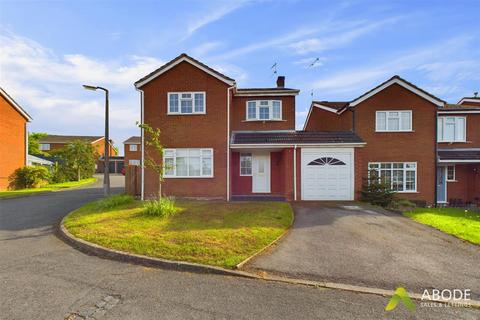 4 bedroom detached house to rent, Glen Drive, Stoke-On-Trent ST10