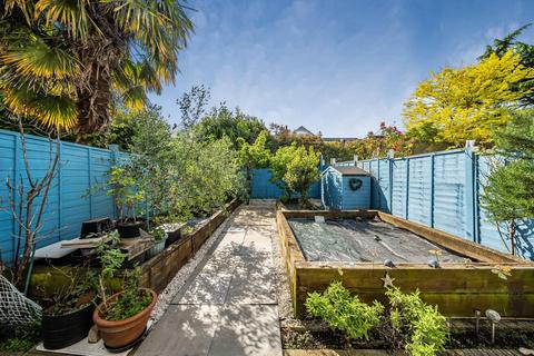 51 Earle Gardens, Kingston Upon Thames, KT2 5TB