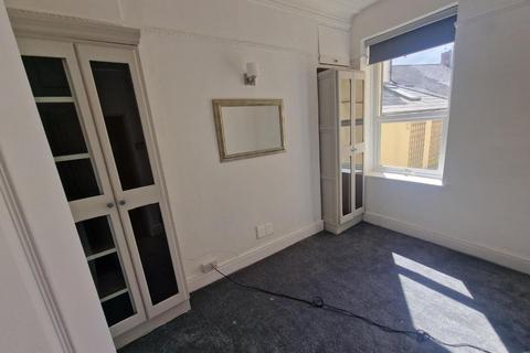 1 bedroom flat to rent, Arcot Street, Penarth