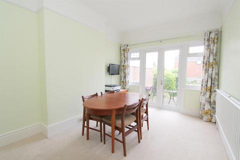 11 Bute Gardens, Wallington, SM6 8ST
