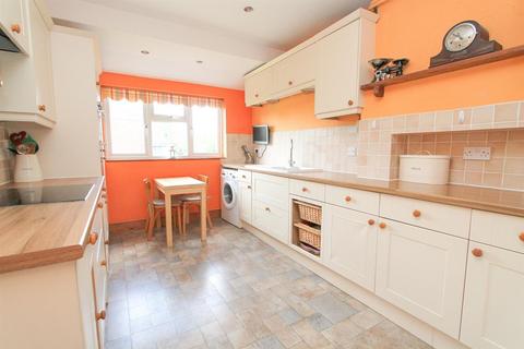 11 Bute Gardens, Wallington, SM6 8ST