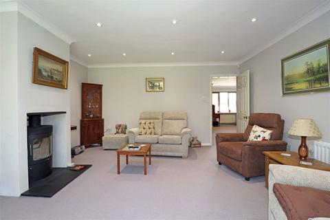 4 bedroom detached house for sale, Bristol Way, Wellesbourne, Warwick
