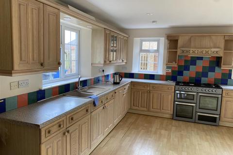 4 bedroom detached house to rent, Middle Lane, Stoke Albany