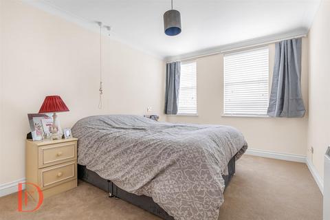 1 bedroom flat for sale, Algers Road, Loughton IG10