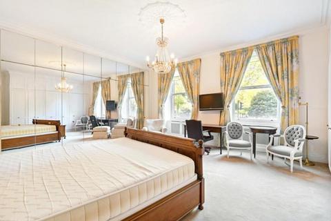 5 bedroom apartment to rent, Wellington Court, Knightsbridge, London, SW1X