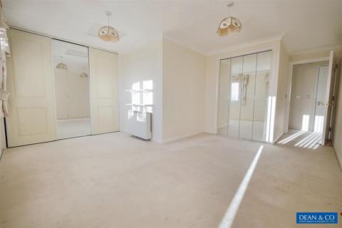 1 bedroom retirement property for sale, St. Peters Close, Hove