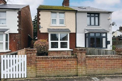 2 bedroom semi-detached house for sale, Linden Road, Ashford