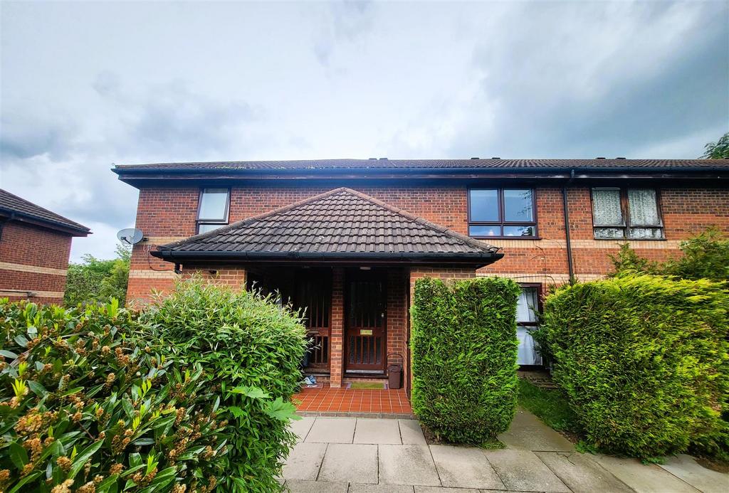 Green Road, Oakwood, N14 2 bed property for sale £385,000
