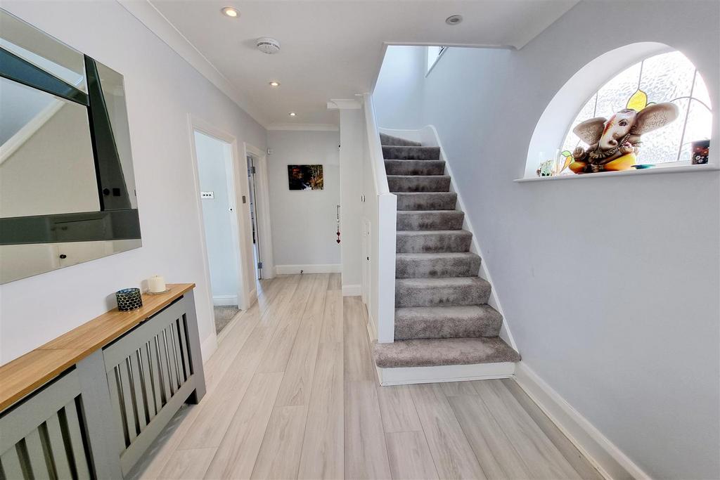 Entrance hall: pic. 2