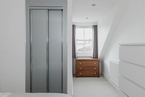 2 bedroom apartment for sale, Reigate Hill, Reigate