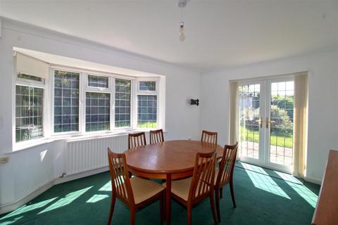 2 bedroom chalet for sale, Sutton Avenue, Seaford