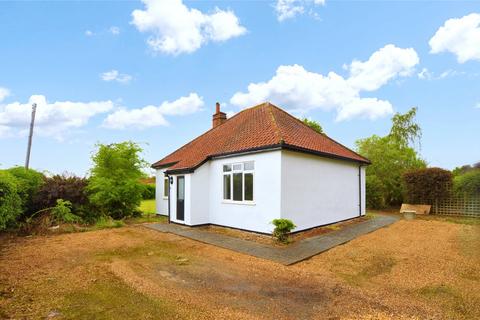 3 bedroom bungalow to rent, Hatfield Heath Road, Sawbridgeworth, Essex, CM21