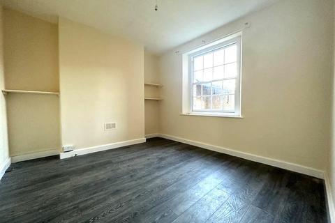 6 bedroom terraced house to rent, St Paul Street, Tiverton EX16