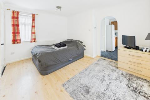 Studio for sale, Albany Park, Colnbrook, Berkshire, SL3