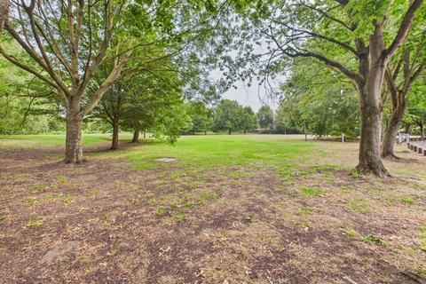 Studio for sale, Albany Park, Colnbrook, Berkshire, SL3
