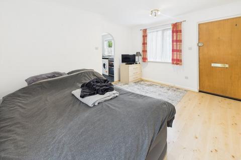 Studio for sale, Albany Park, Colnbrook, Berkshire, SL3