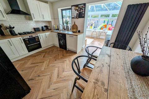 17 York Close, Yate, Bristol, BS37 5XA