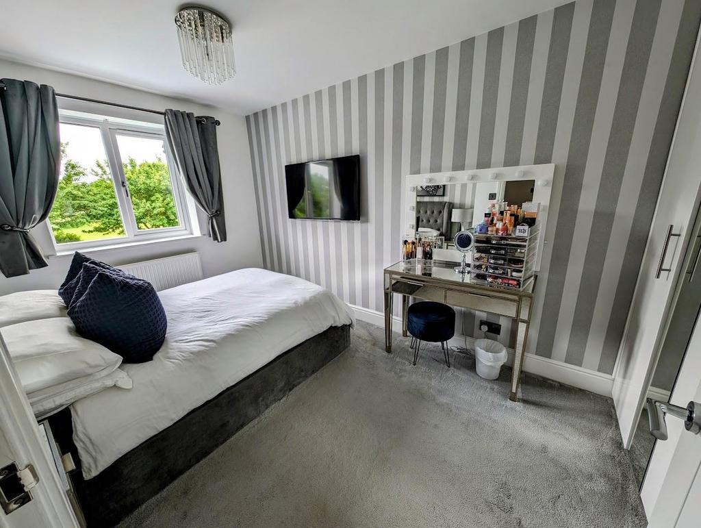Bed 1.jpg