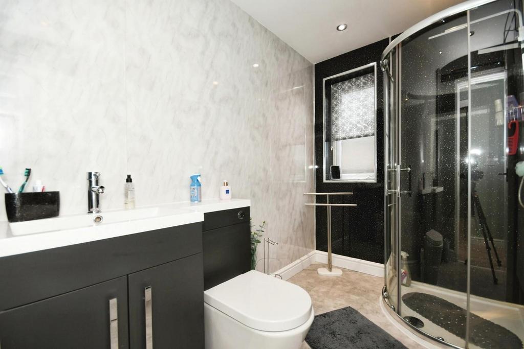 SHOWER ROOM.jpg