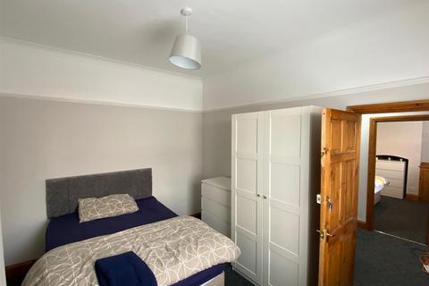 4 bedroom private hall to rent, Baker Street, Cheltenham