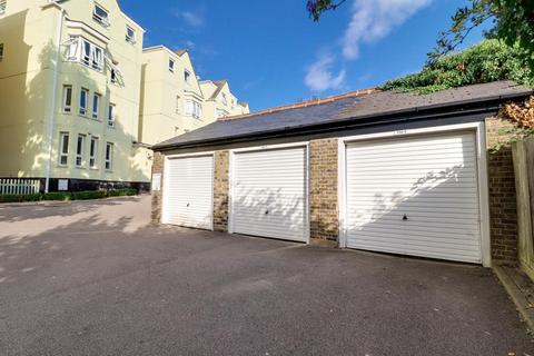 2 bedroom flat for sale, Station Road, Westcliff-On-Sea SS0