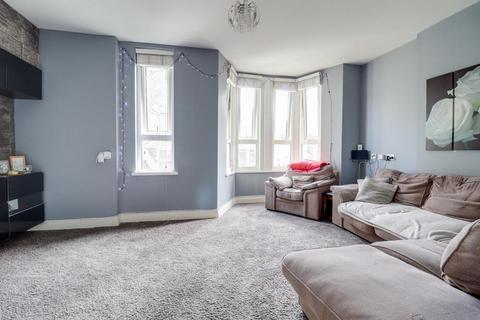 2 bedroom flat for sale, Station Road, Westcliff-On-Sea SS0