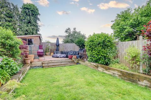2 bedroom end of terrace house for sale, Wood Farm Close, Leigh-on-Sea SS9