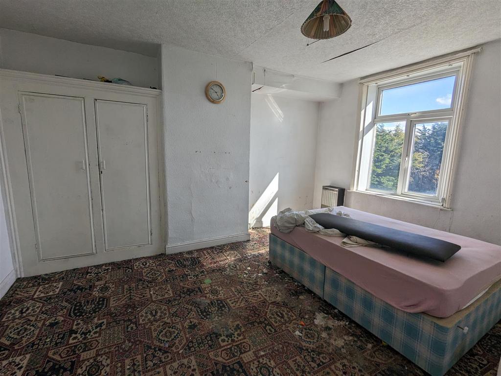 5 Bed1.jpg