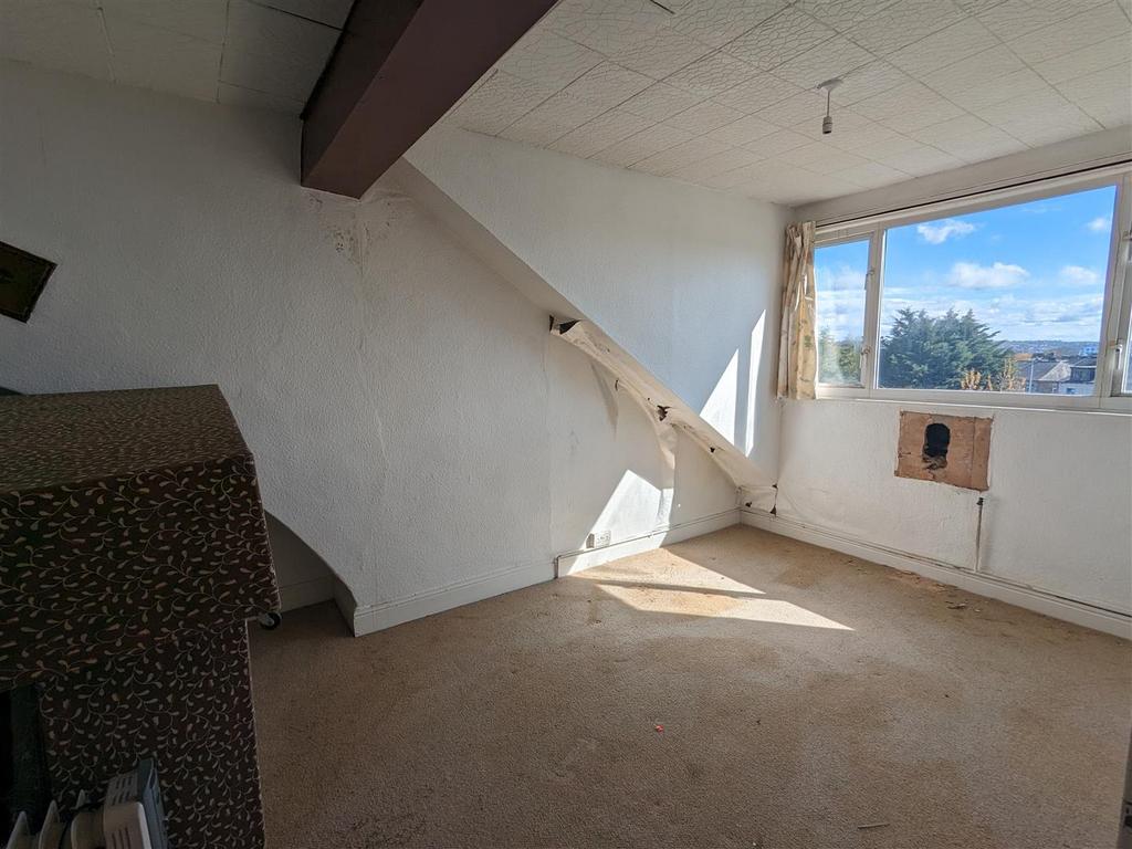 6 Bed2.jpg