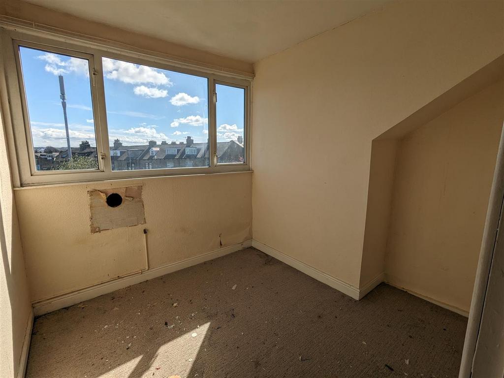 7 Bed3.jpg