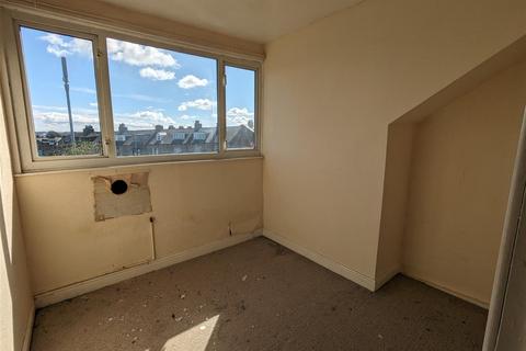 14 Northside Terrace, Bradford, BD7 2QU