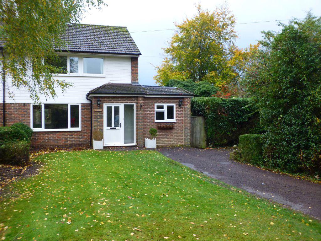 Shere Road, West Horsley 3 bed semidetached house £2,350 pcm (£542 pw)