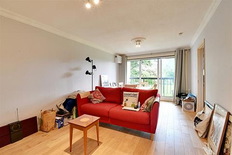 2 bedroom flat for sale, The Spinney, Hertford SG13
