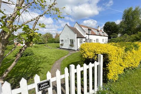3 bedroom cottage for sale, Lombard Street, Orston