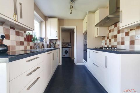 30a Gladstone Road, Ashtead, KT21 2NS