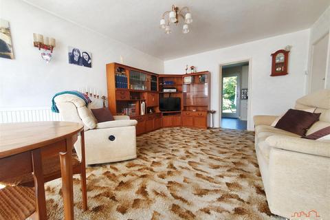 30a Gladstone Road, Ashtead, KT21 2NS