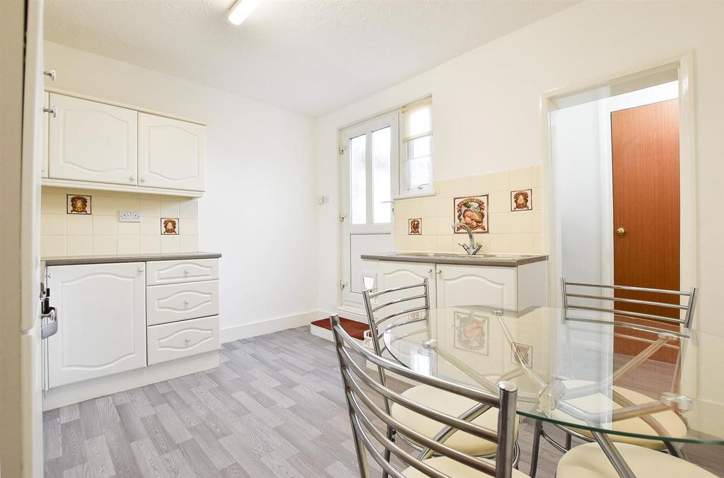 Kitchen...jpg
