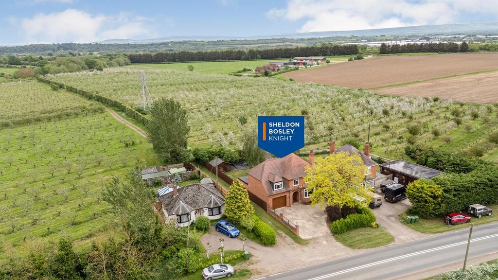 Alcester Road, Harvington, Evesham 4 bed detached house for sale £475,000