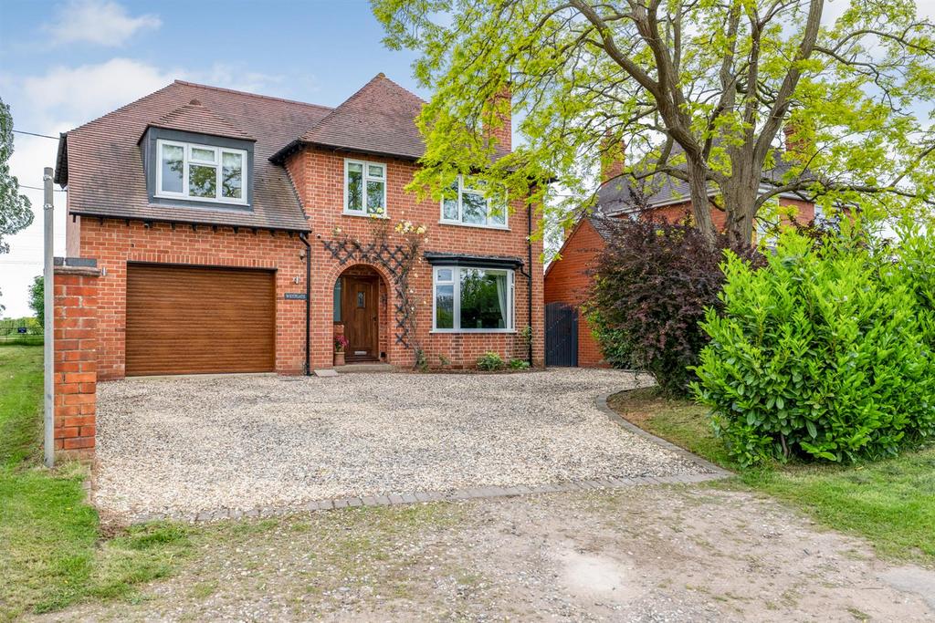 Alcester Road, Harvington, Evesham 4 bed detached house for sale £475,000