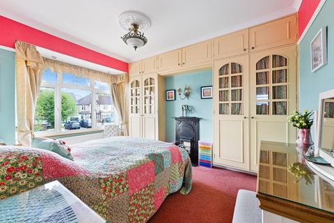 3 bedroom end of terrace house for sale, Ardrossan Gardens, Worcester Park