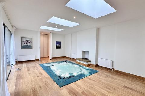 3 bedroom bungalow for sale, Hall Road, London NW8