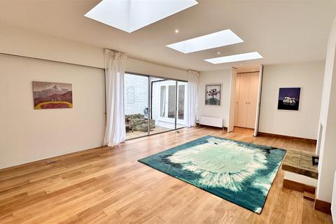 3 bedroom bungalow for sale, Hall Road, London NW8