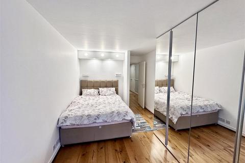 1 bedroom apartment for sale, Admiral Walk, London W9
