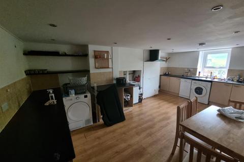 3 Pantydderwen, Llandre, Bow Street, SY24 5BT