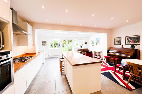5 bedroom house to rent, Salcombe  Road, London