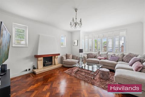 4 bedroom detached house for sale, Chase Road, London