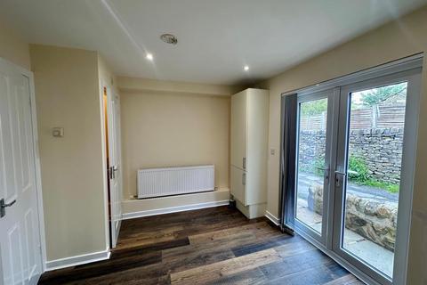 3 bedroom terraced house to rent, St. Johns Close, Silsden