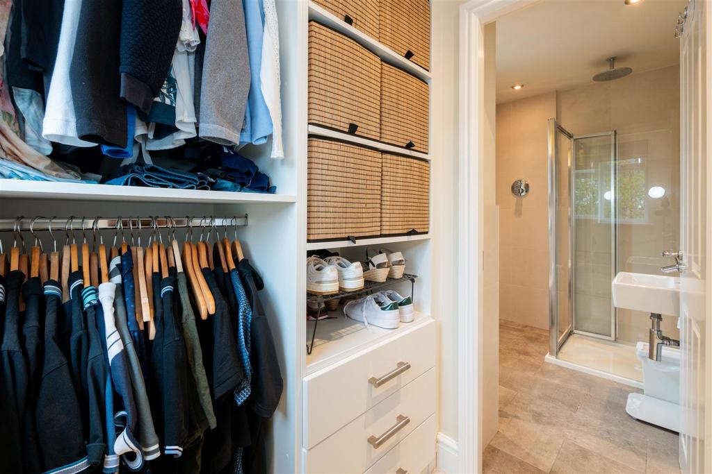 Dressing Area and En Suite