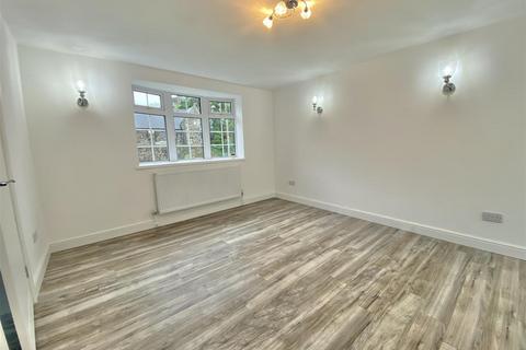 3 bedroom end of terrace house for sale, Church Fold, Charlesworth, Glossop